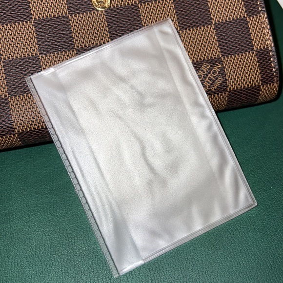 Louis Vuitton Wallet Damier Canvas - Picture 8 of 15